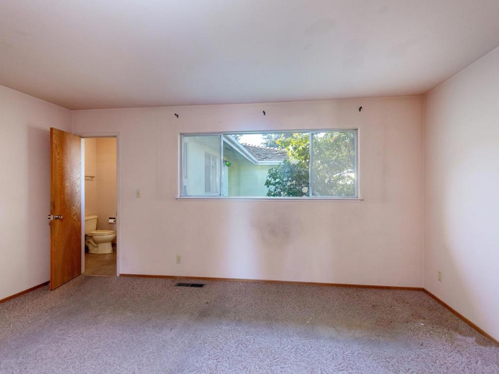 541 S Bayview Avenue Property Photo 13