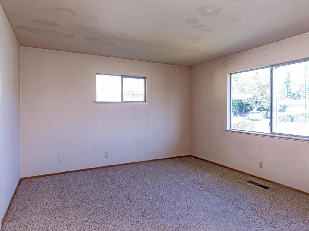 541 S Bayview Avenue Property Photo 16