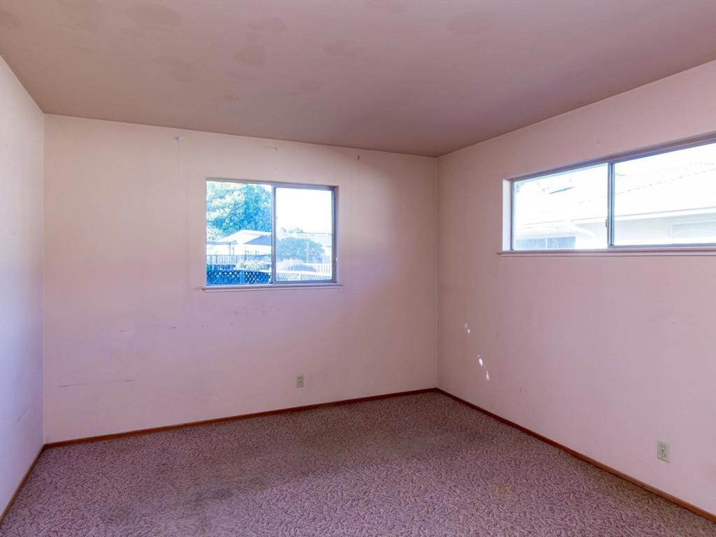 541 S Bayview Avenue Property Photo 17