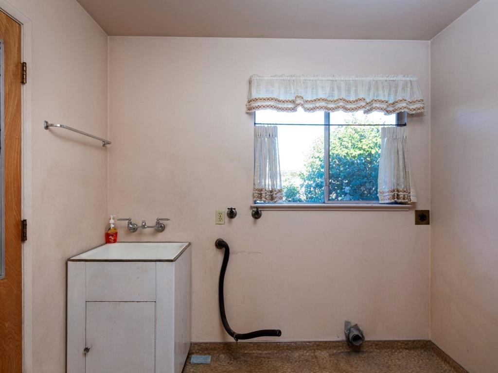 541 S Bayview Avenue Property Photo 20