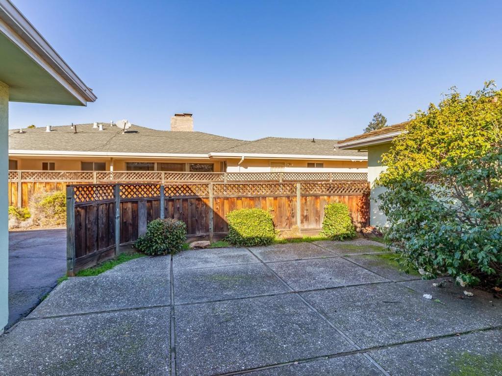 541 S Bayview Avenue Property Photo 21