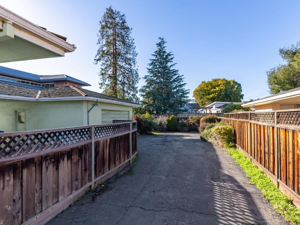 541 S Bayview Avenue Property Photo 22