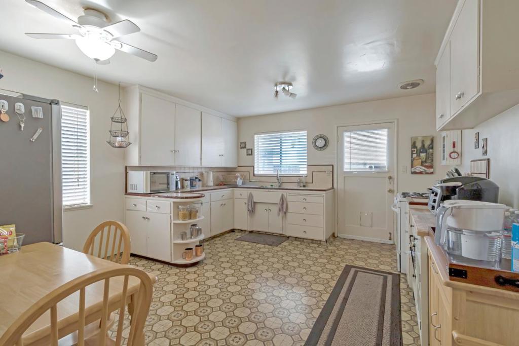 2085 Lynnhaven Drive Property Photo 6