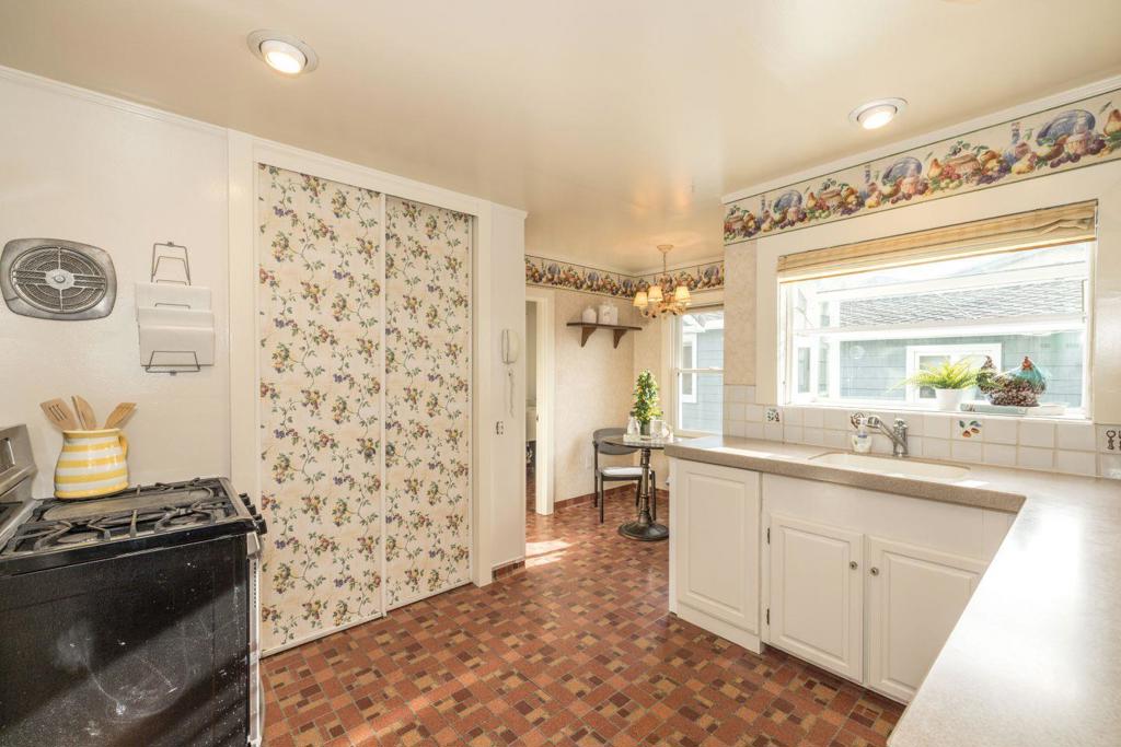 453 King Street Property Photo 15