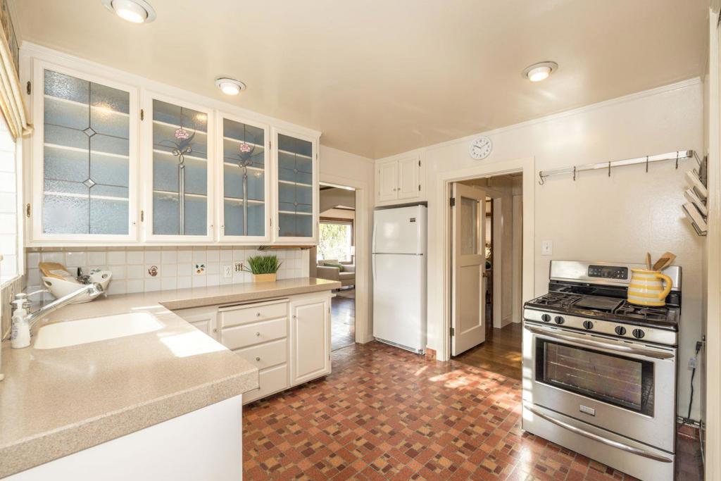 453 King Street Property Photo 17