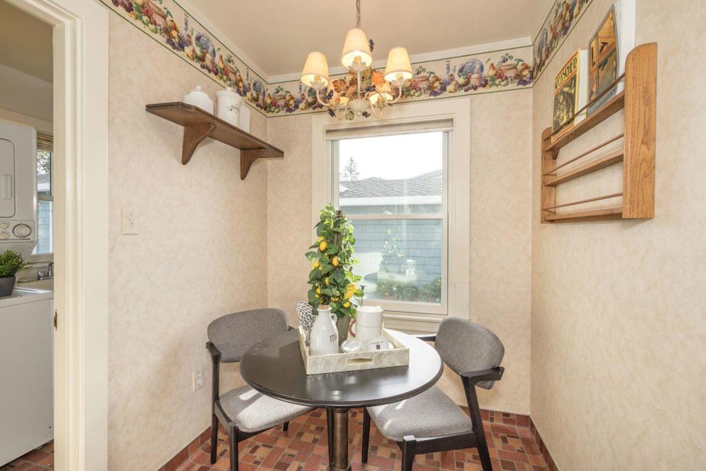 453 King Street Property Photo 18