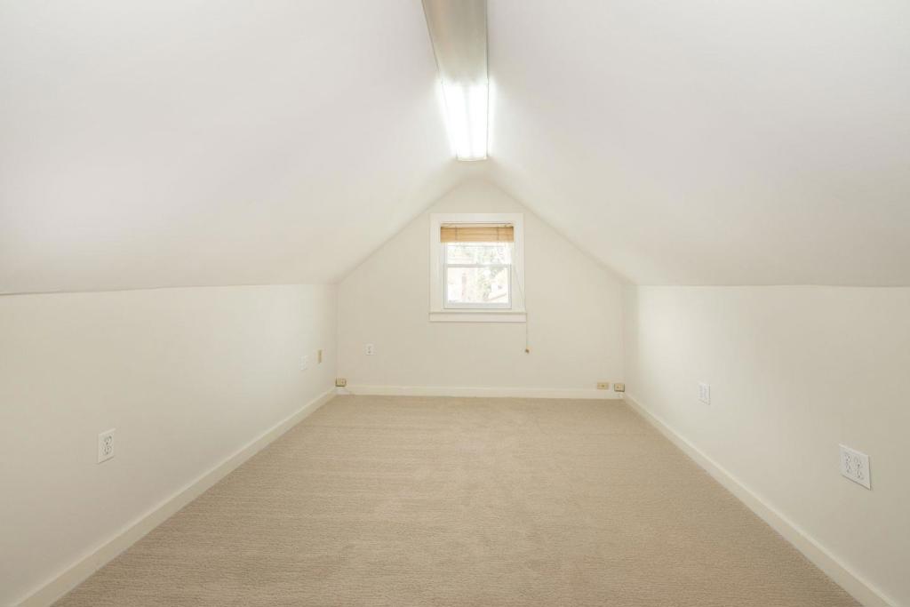 453 King Street Property Photo 28