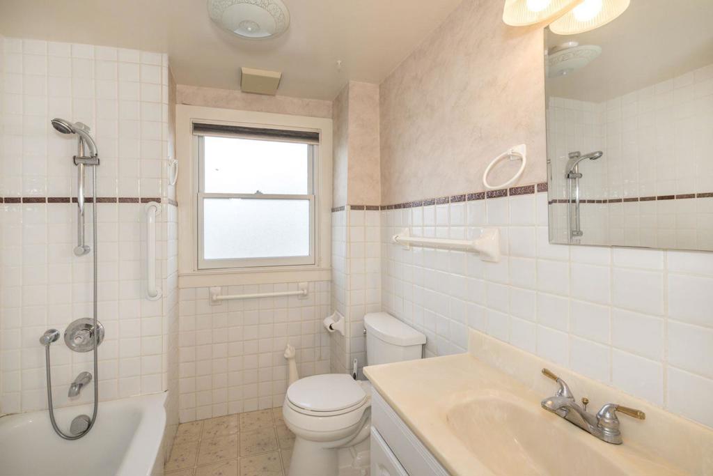 453 King Street Property Photo 30