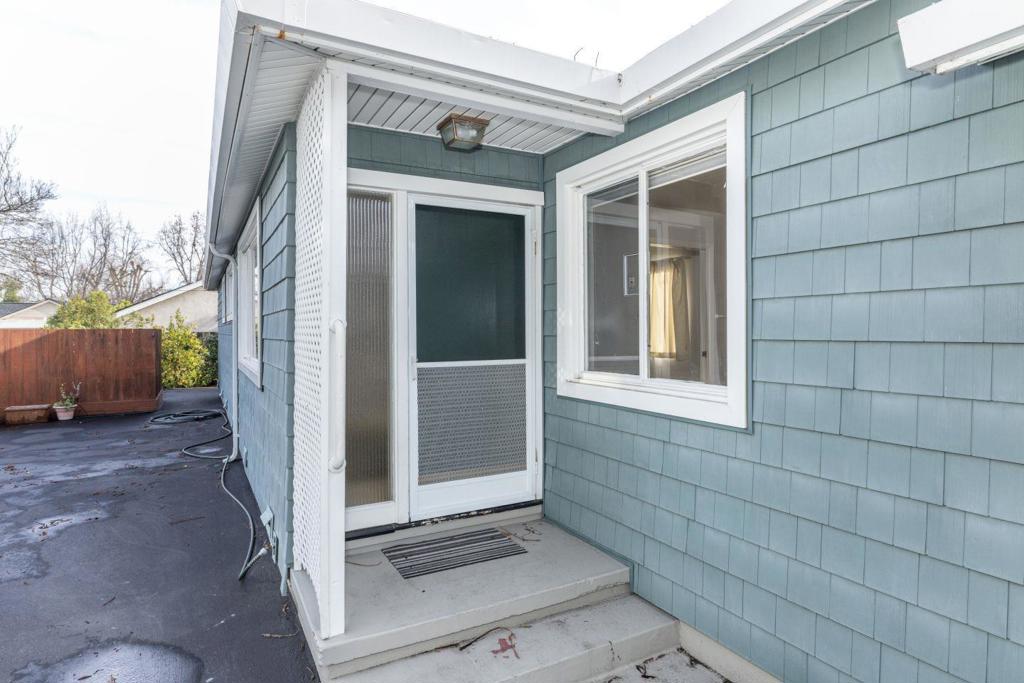 453 King Street Property Photo 32