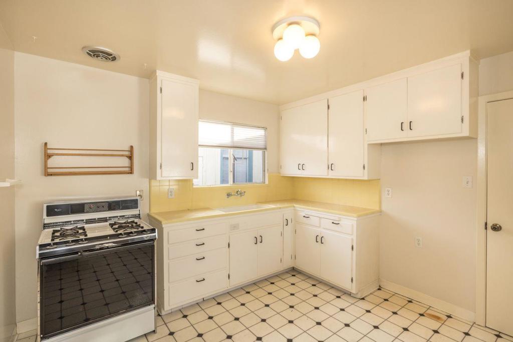 453 King Street Property Photo 35
