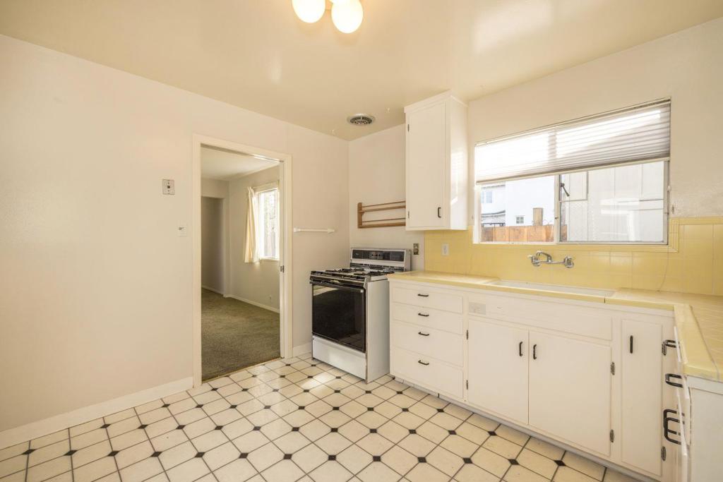 453 King Street Property Photo 36