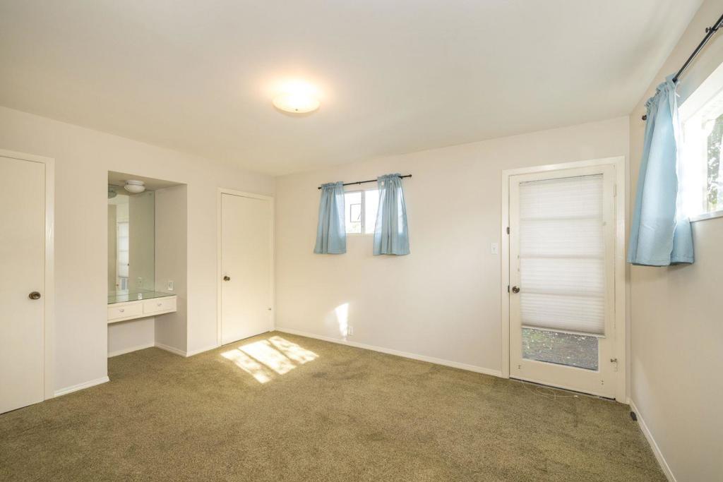 453 King Street Property Photo 38