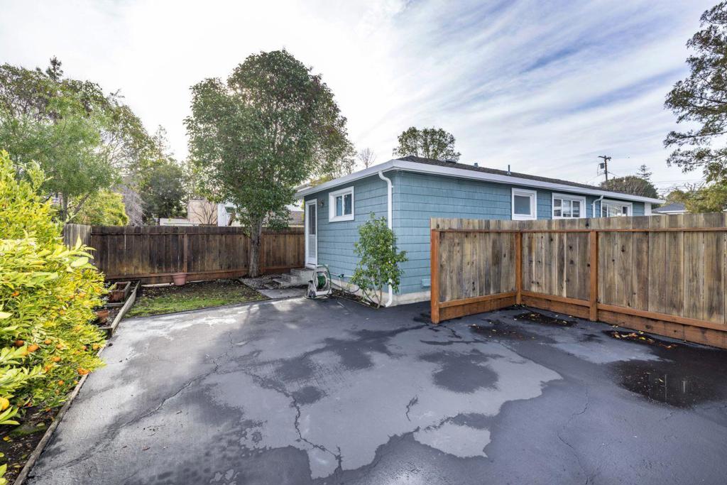453 King Street Property Photo 42