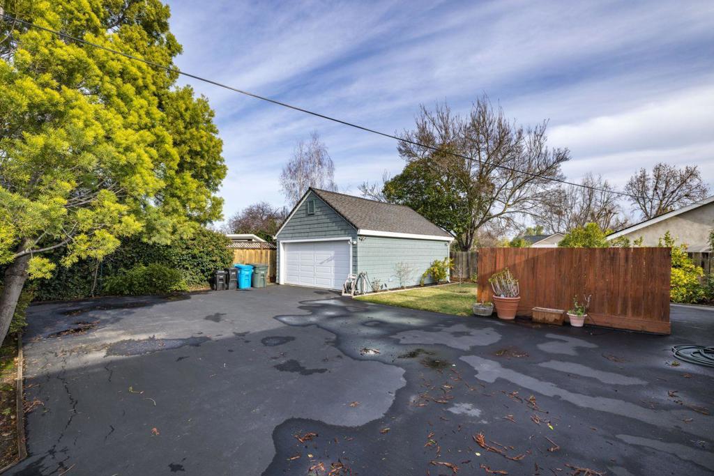 453 King Street Property Photo 44