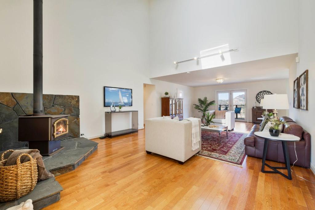 17300 Chesbro Lake Drive Property Photo 8