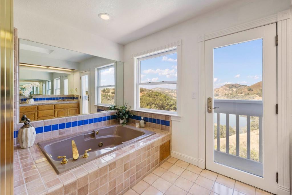 17300 Chesbro Lake Drive Property Photo 27