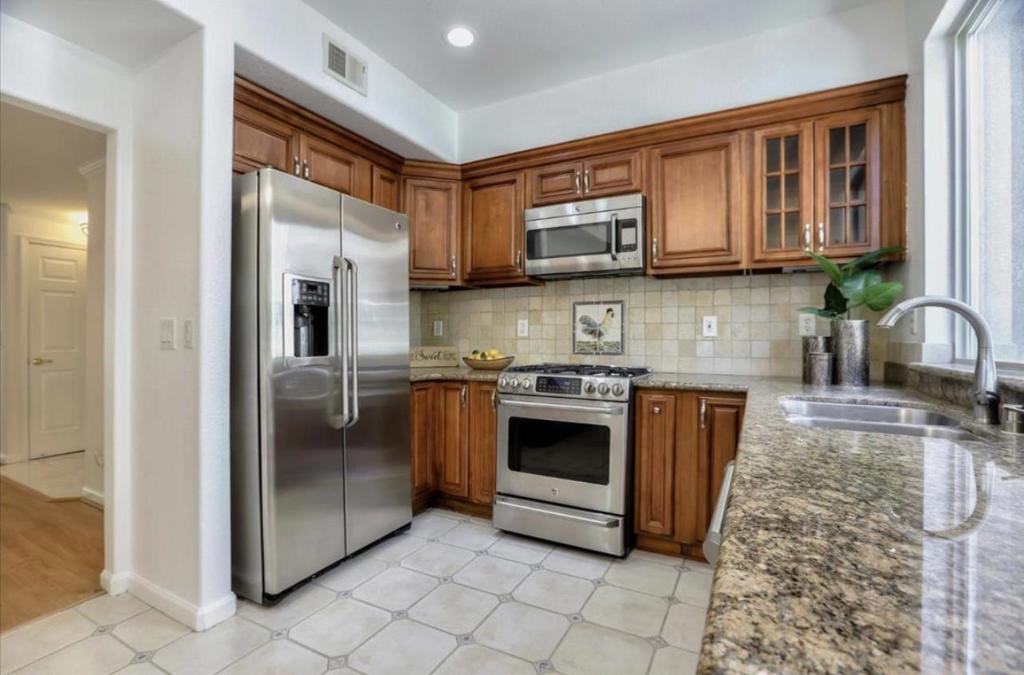 495 White Chapel Property Photo 4
