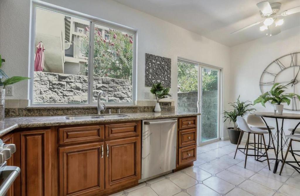 495 White Chapel Property Photo 8