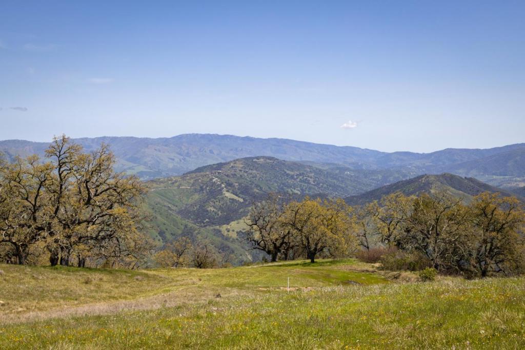 26 Long Ridge Trail Property Photo 2