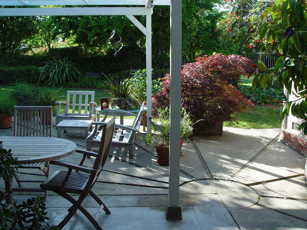 2130 Ward Way Property Photo 5