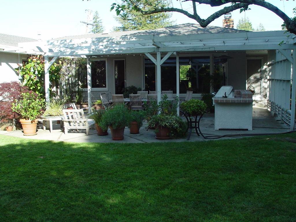 2130 Ward Way Property Photo 6