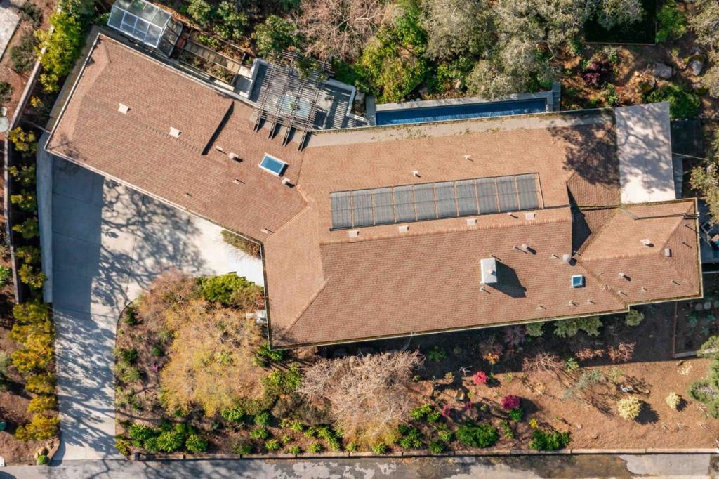 787 Sharon Park Drive Property Photo 3