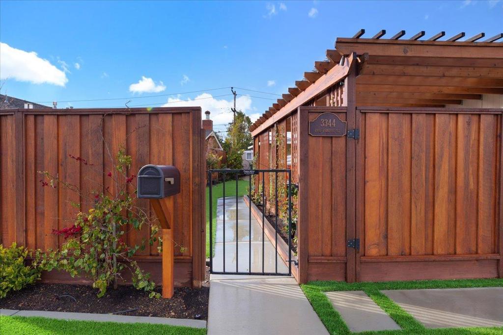 Los Prados Street Property Photo 4