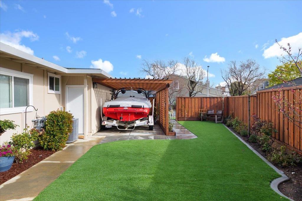 Los Prados Street Property Photo 6