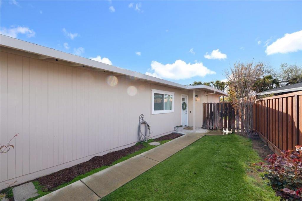 Los Prados Street Property Photo 31