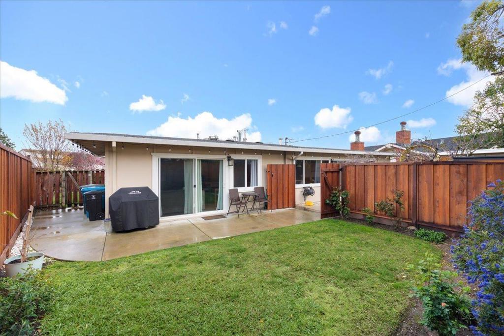 Los Prados Street Property Photo 32