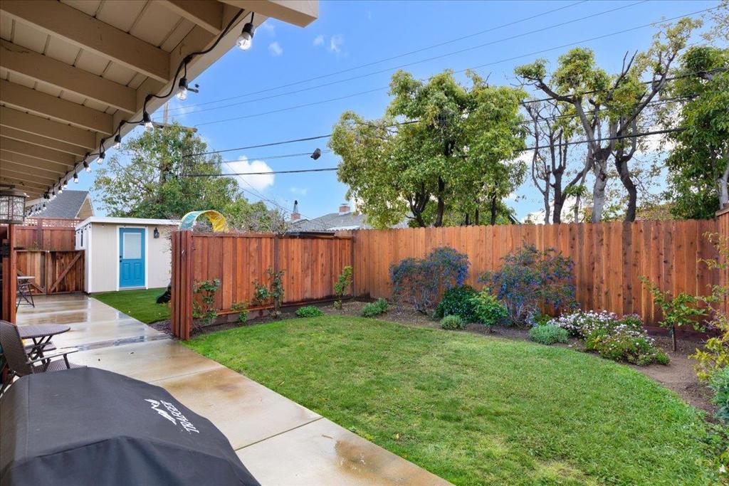 Los Prados Street Property Photo 33