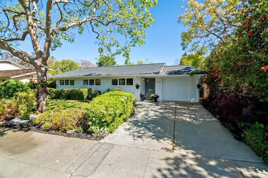 2158 Jardin Drive Property Photo 2