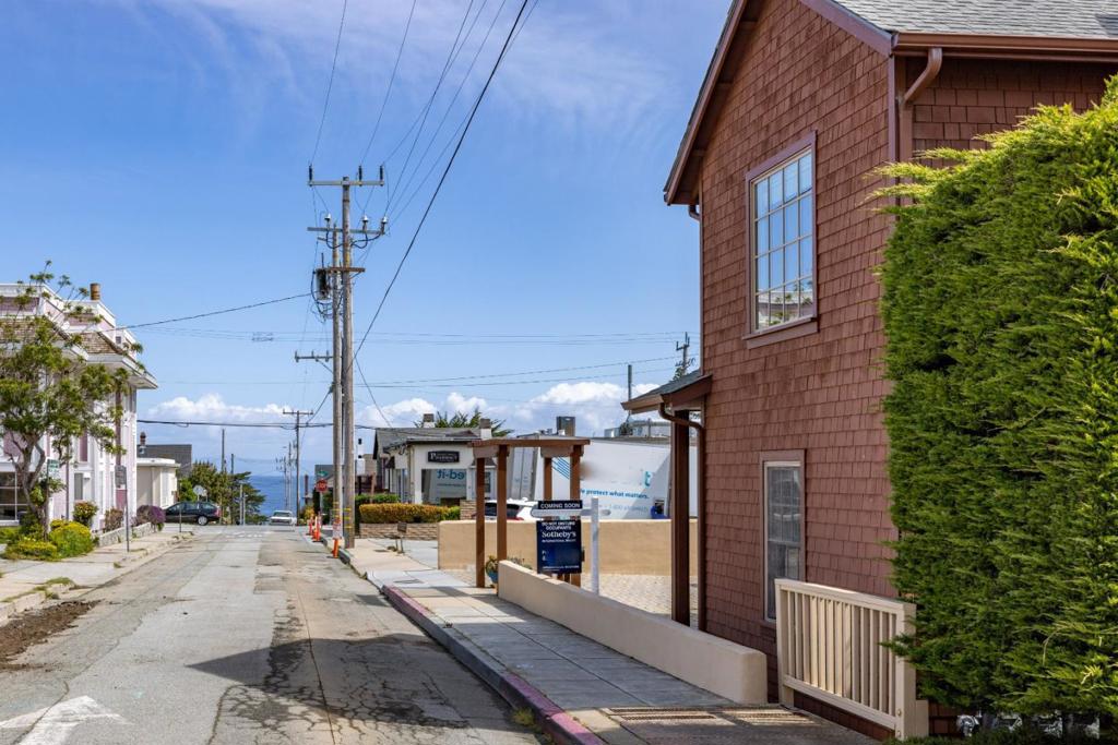 145 15th Street Property Photo 2