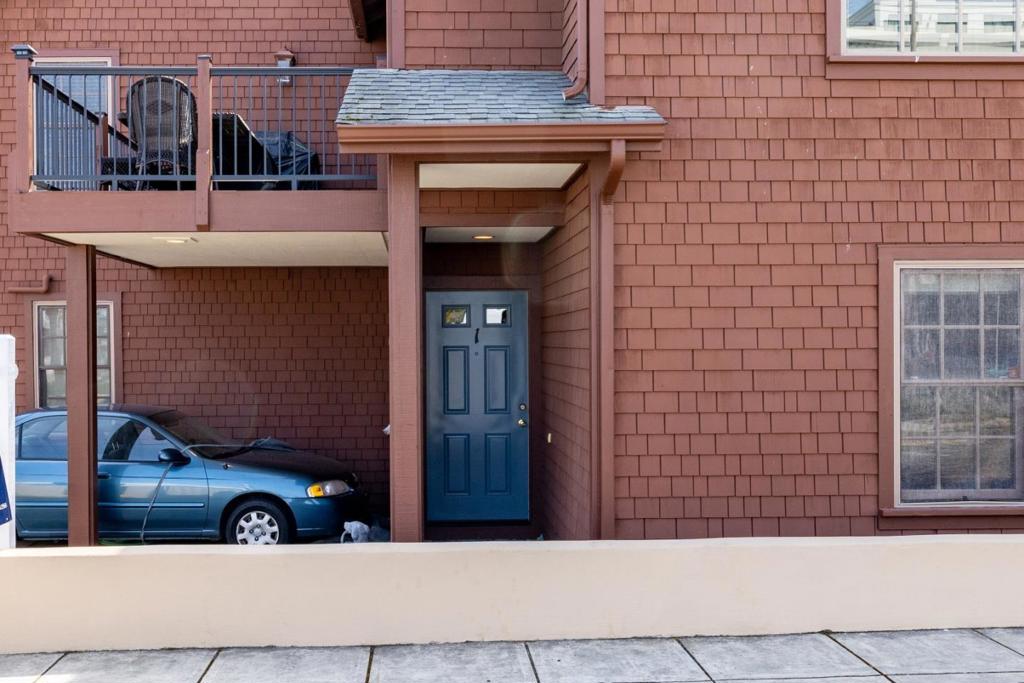145 15th Street Property Photo 5
