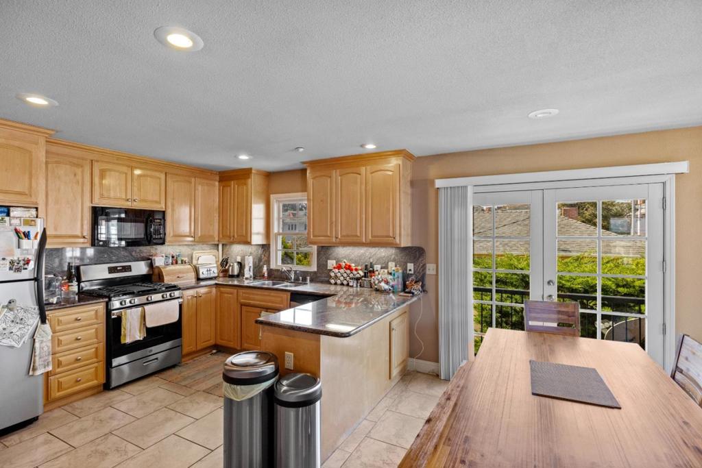 145 15th Street Property Photo 7