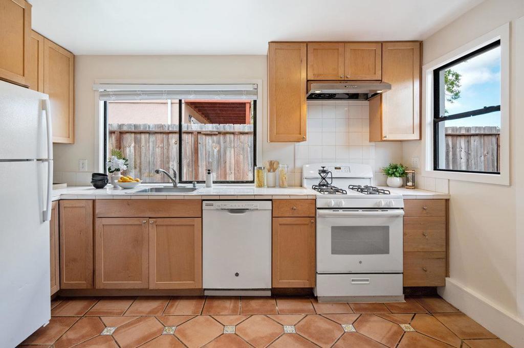 449 Angus Avenue Property Photo 10