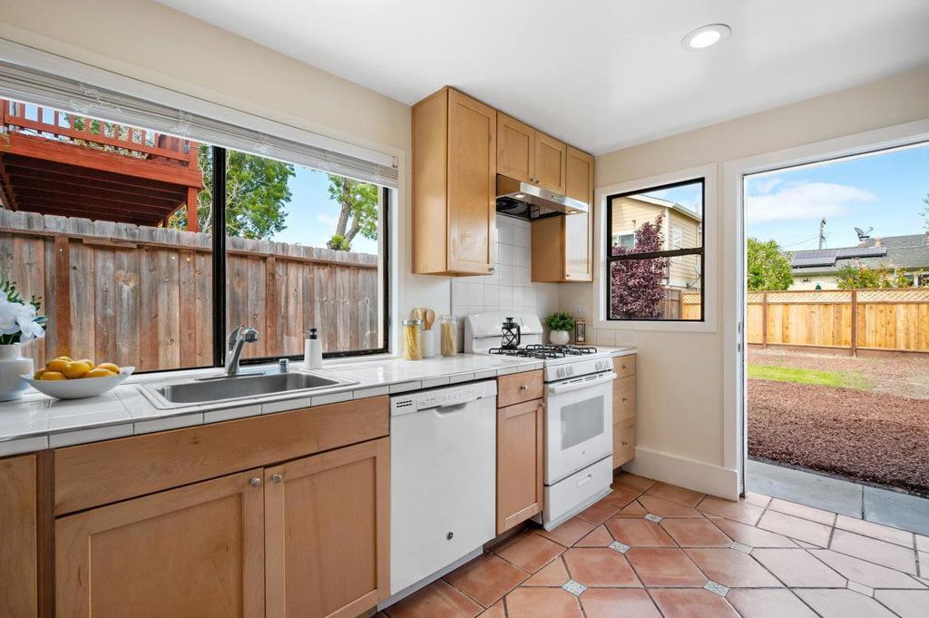 449 Angus Avenue Property Photo 11
