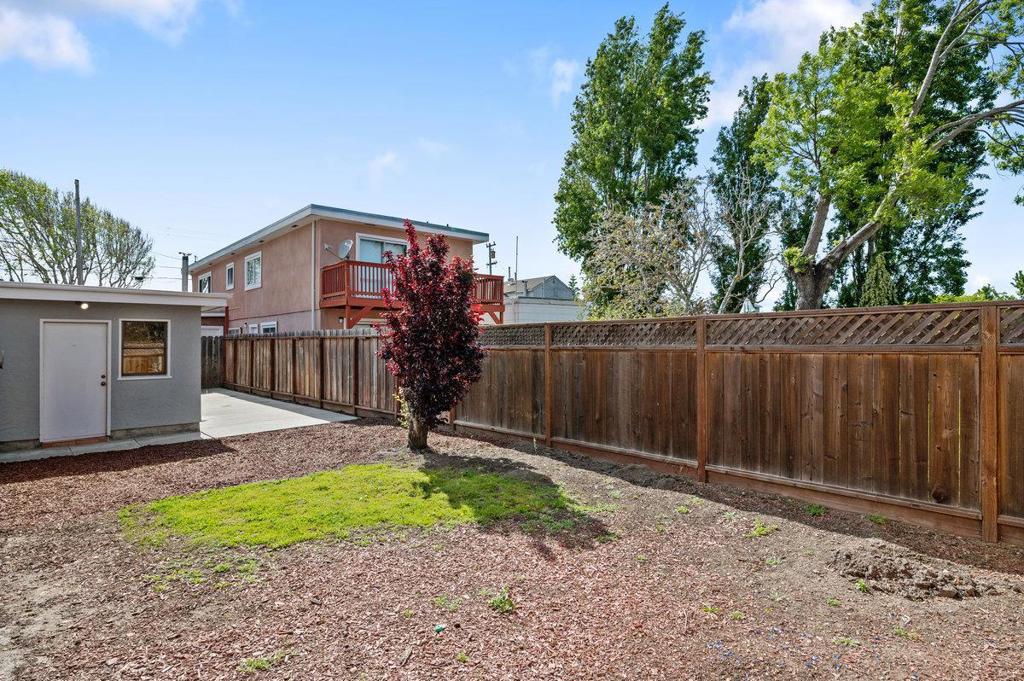 449 Angus Avenue Property Photo 20