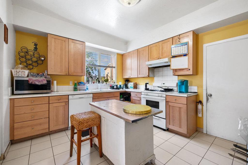 449 Angus Avenue Property Photo 26