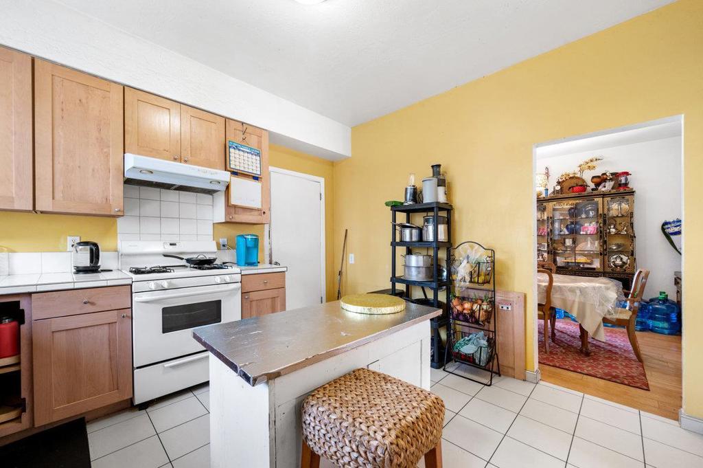 449 Angus Avenue Property Photo 28