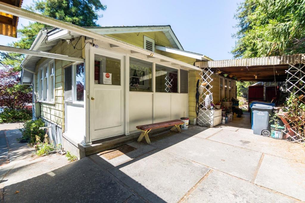 5035 Soquel Drive Property Photo 7