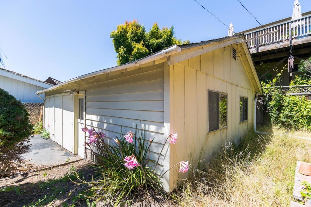 5035 Soquel Drive Property Photo 8