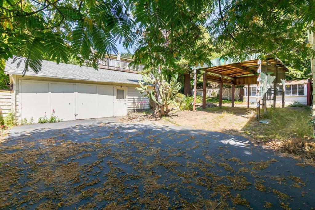 5035 Soquel Drive Property Photo 9