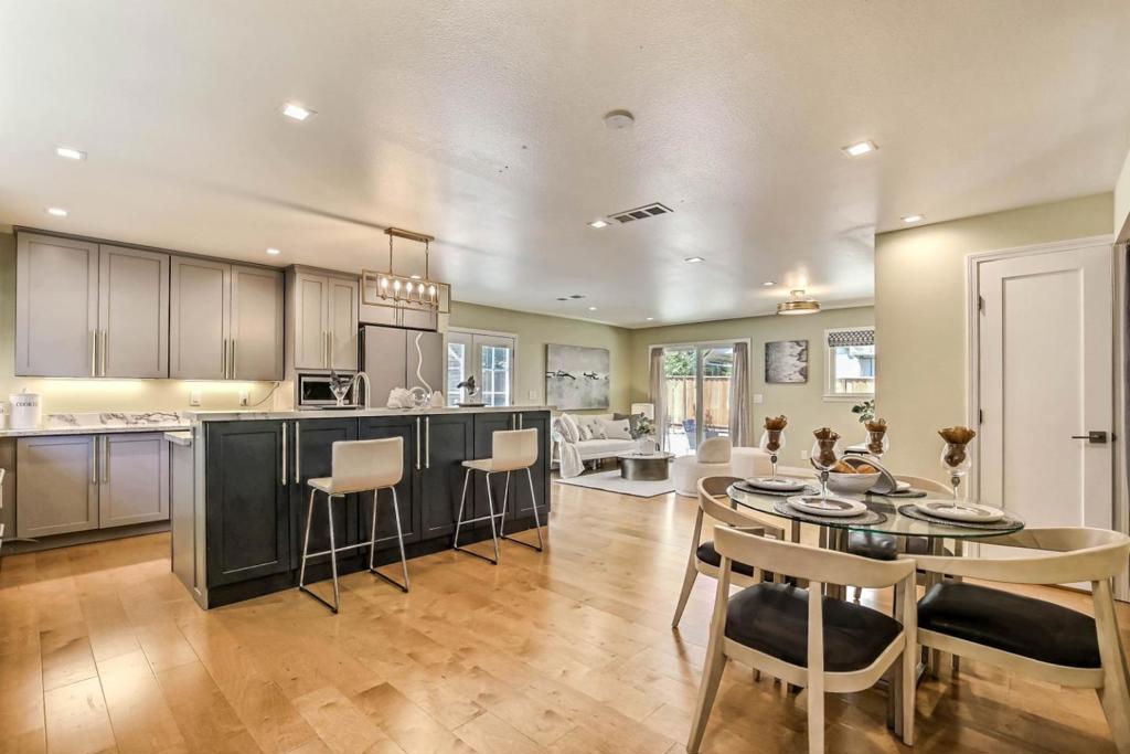 10381 Meadow Place Property Photo 1