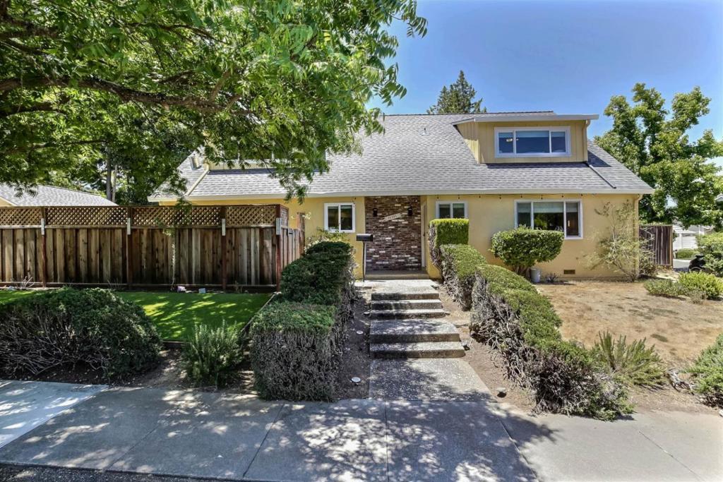 10381 Meadow Place Property Photo 2