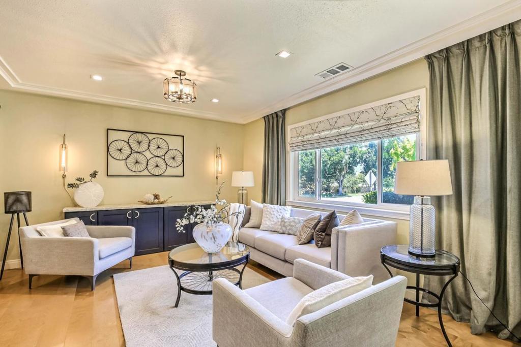 10381 Meadow Place Property Photo 17