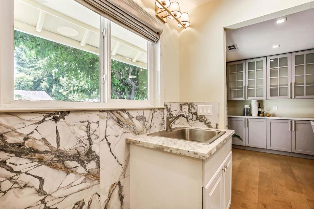 10381 Meadow Place Property Photo 19