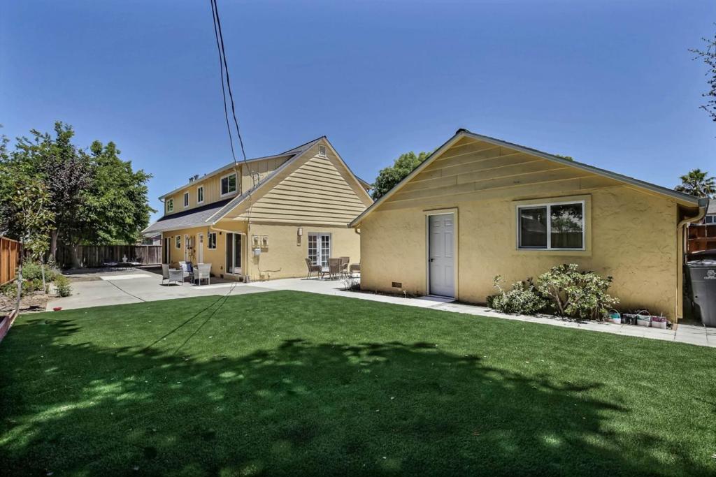 10381 Meadow Place Property Photo 33