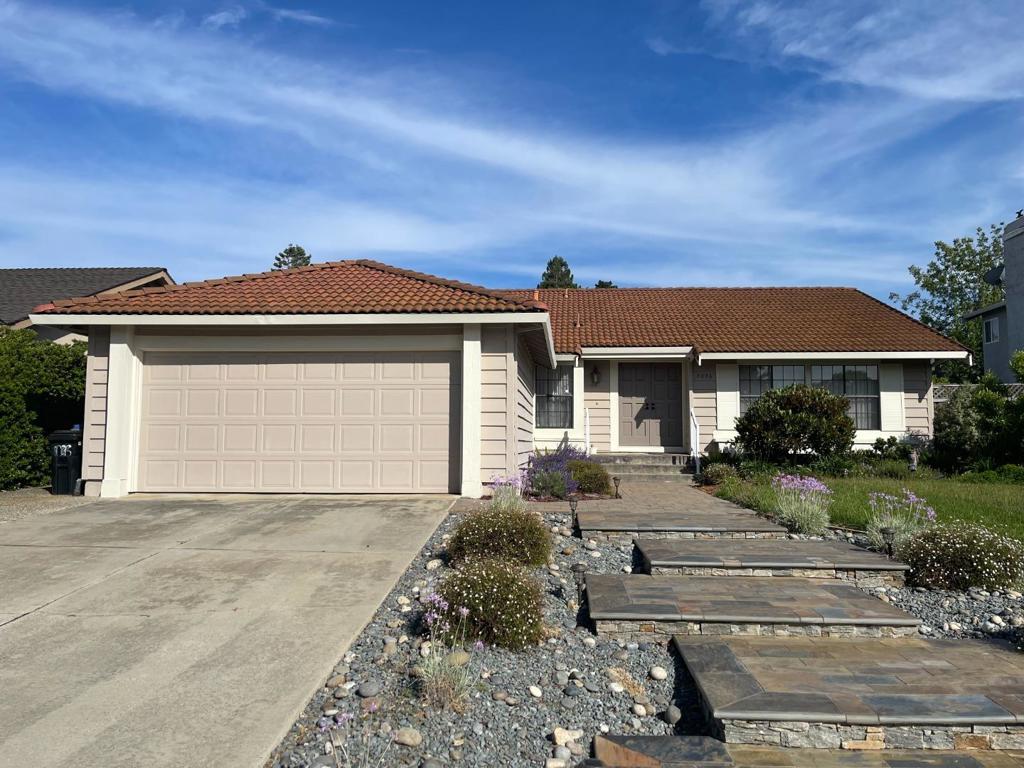 1036 Renee Court Property Photo 1