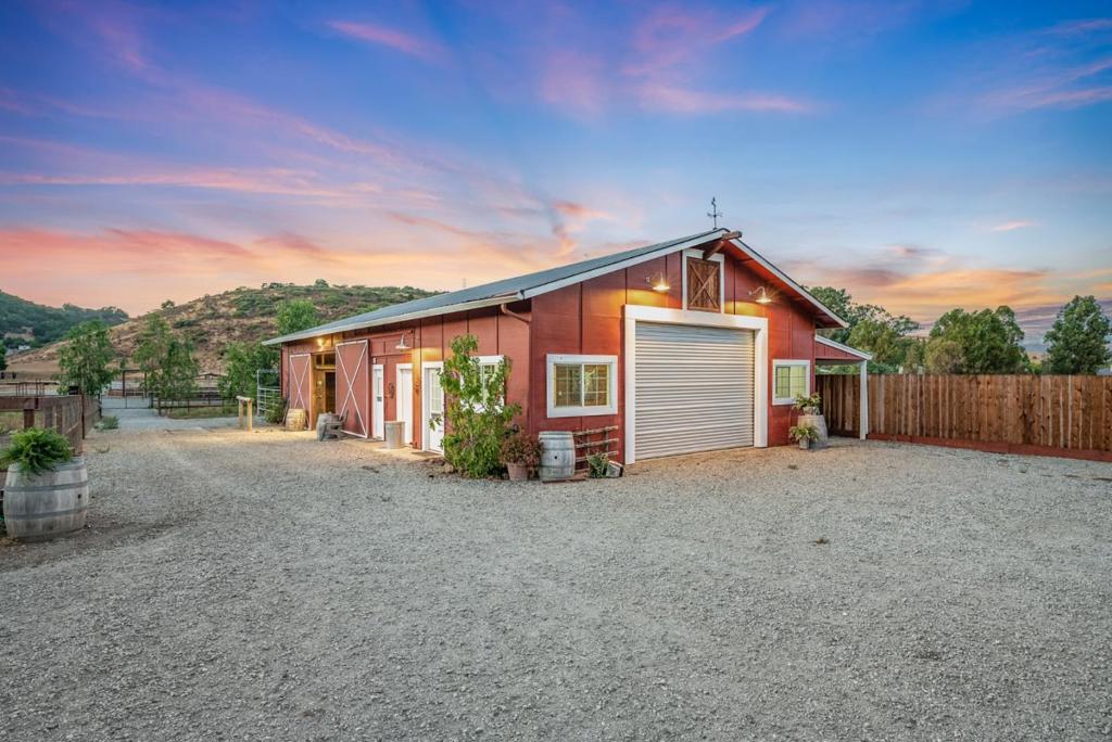 975 Llagas Road Property Photo 4
